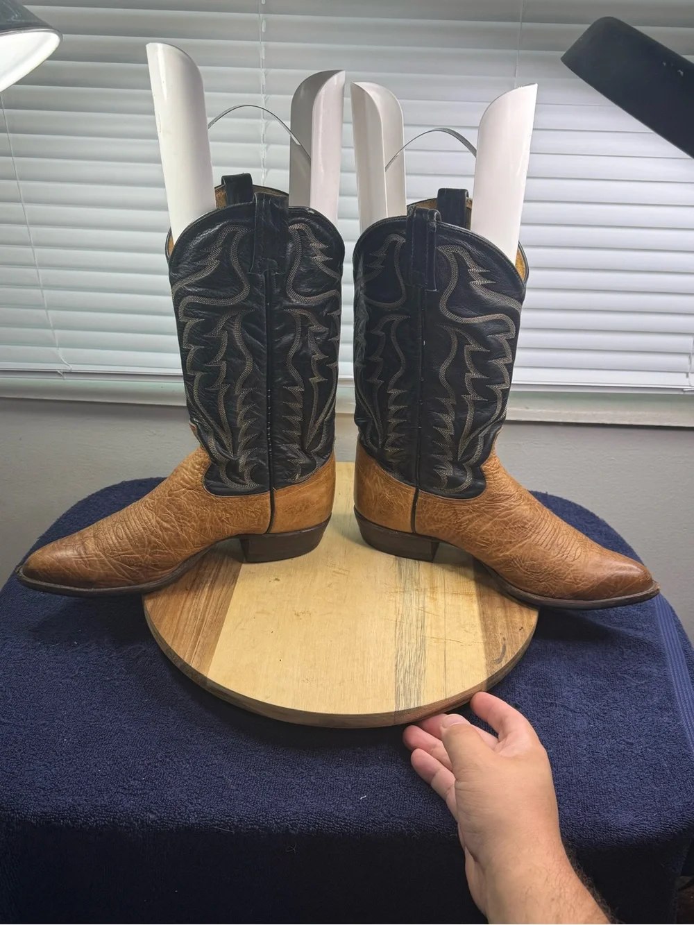 Vintage Tony Lama Cowboy Boots (Men’s 9)